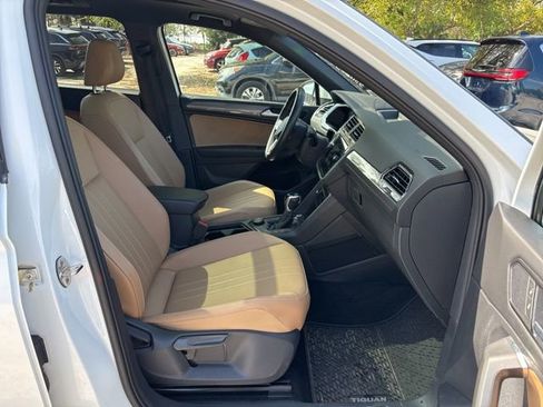 Used 2022 Volkswagen Tiguan SE image 9