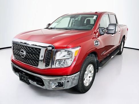 Used 2017 Nissan Titan SV image 3