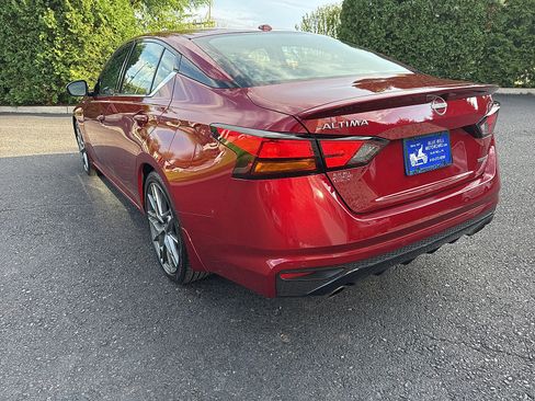 Used 2024 Nissan Altima 2.0 SR FWD image 9