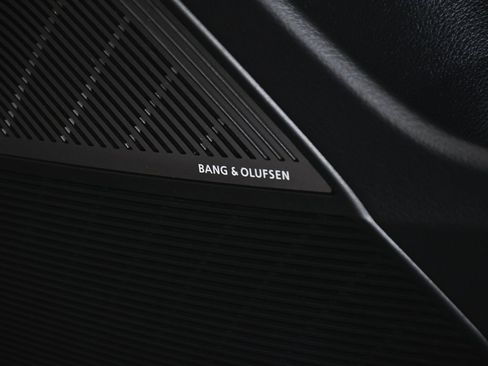 Used 2024 Audi RS Q8 w/ Black Optic Package image 22