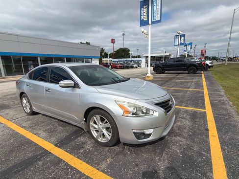 Used 2015 Nissan Altima 2.5 SL w/ Technology Package FWD image 3