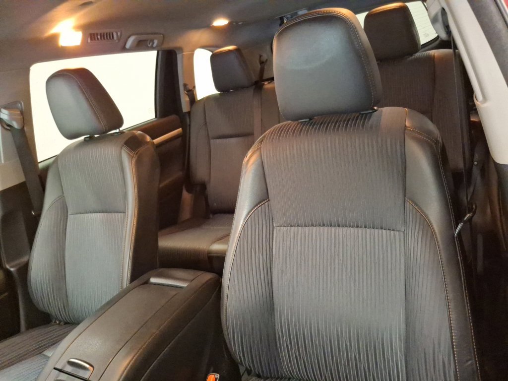 Used 2014 Toyota Highlander Plus AWD/4WD image 18