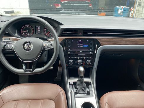 Used 2022 Volkswagen Passat 2.0T FWD image 9
