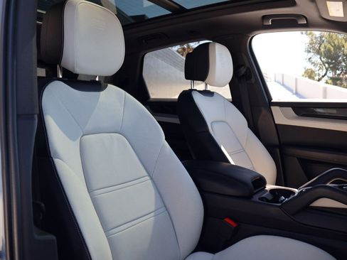 Certified 2024 Porsche Cayenne image 24