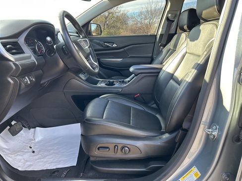 Used 2023 GMC Acadia SLT image 10