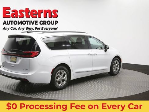 Used 2023 Chrysler Pacifica Limited FWD image 44