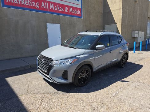 Used 2024 Nissan Kicks SV w/ Exterior Package image 3