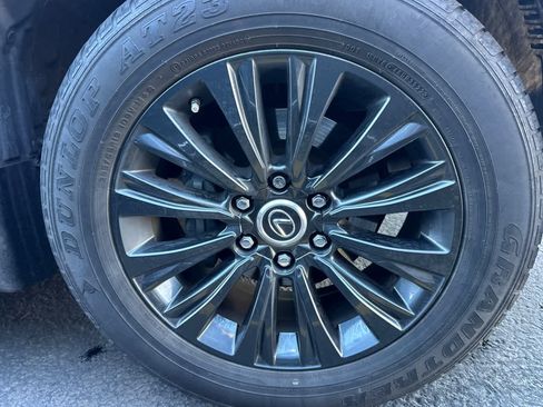 Used 2023 Lexus GX 460 Premium w/ Accessory Package image 7