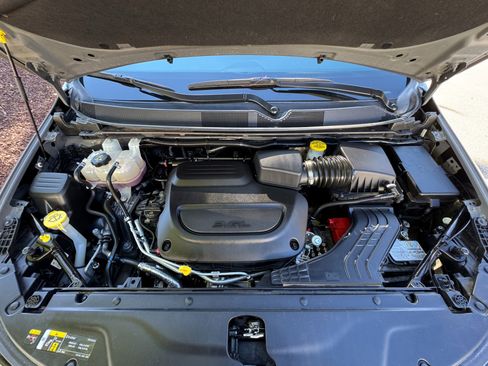 Used 2023 Chrysler Pacifica Touring-L w/ S Appearance Package image 54