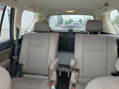 Used 2022 Lexus GX 460 Premium w/ Accessory Package AWD/4WD image 10