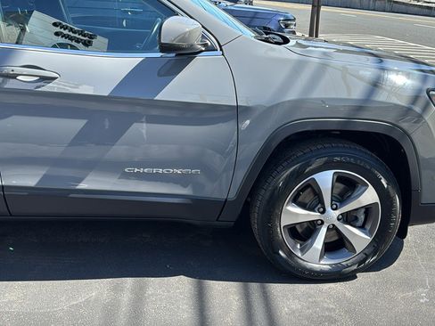 Certified 2021 Jeep Cherokee Limited w/ Mopar Interior Package AWD/4WD image 6