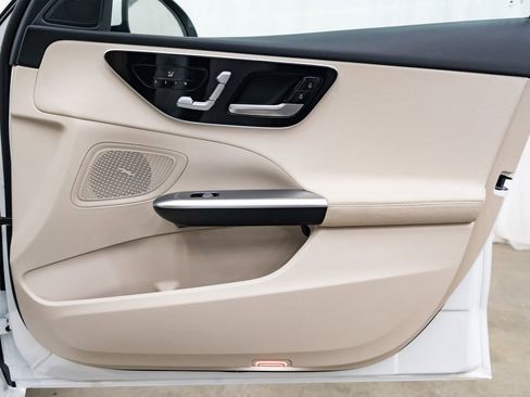 Used 2025 Mercedes-Benz C 300 4MATIC Sedan image 28