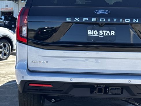 New 2026 Ford Expedition Active image 11