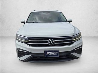 Used 2022 Volkswagen Tiguan SE w/ Panoramic Sunroof Package FWD video 2