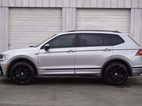 Used 2021 Volkswagen Tiguan SE R-Line AWD/4WD image 2
