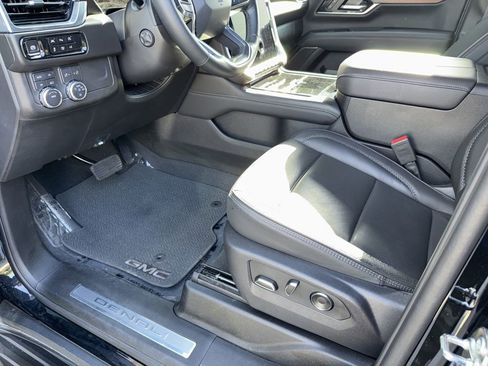 Used 2025 GMC Yukon Denali AWD/4WD image 18
