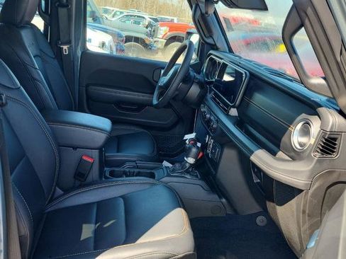 Used 2024 Jeep Wrangler Unlimited Sahara AWD/4WD image 12