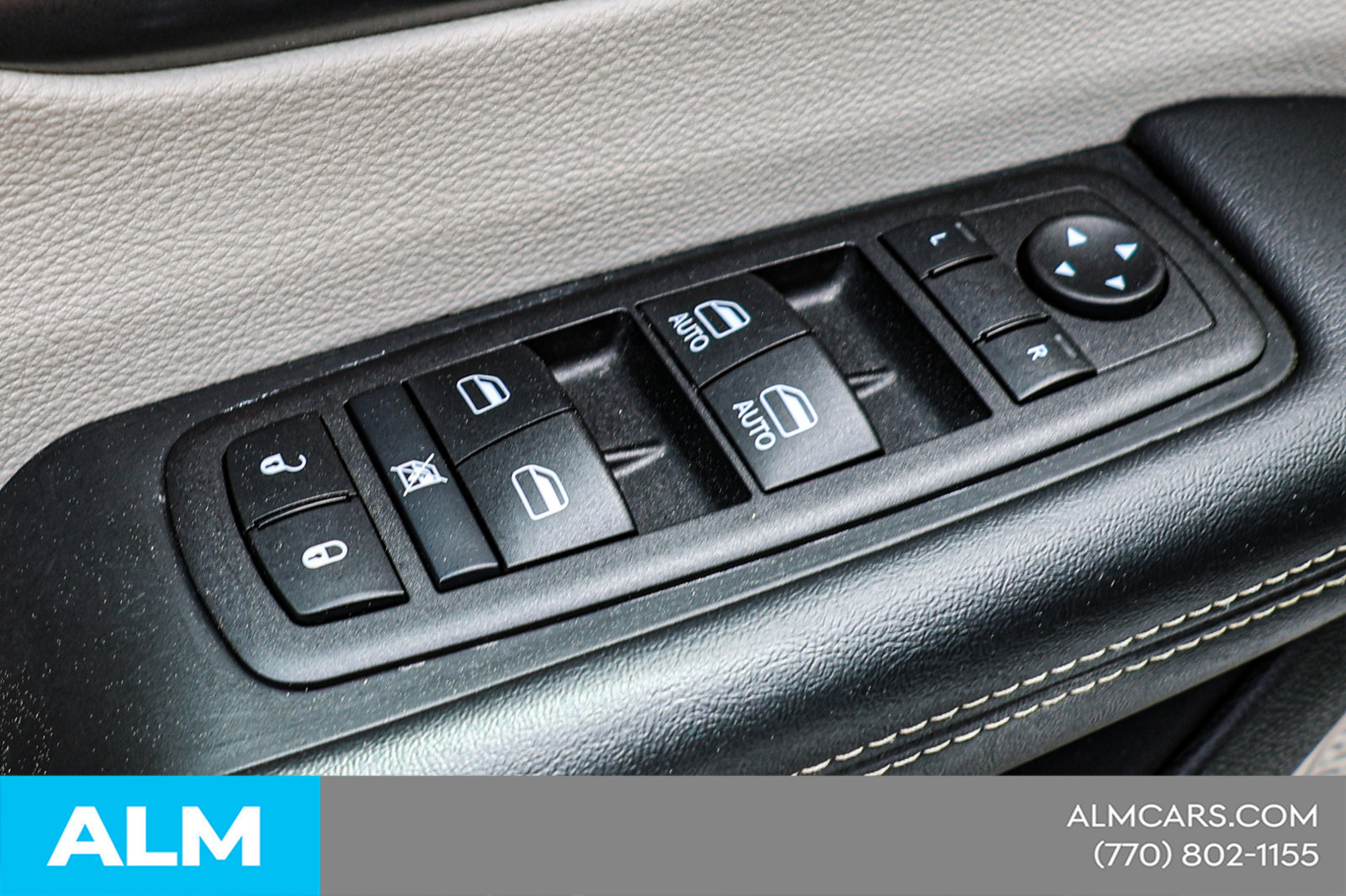 Used 2024 Chrysler Pacifica Touring-L FWD image 38