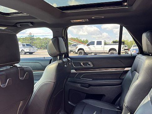 Used 2017 Ford Explorer Limited w/ Equipment Group 301A AWD/4WD image 18