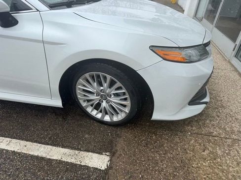 Used 2018 Toyota Camry XLE w/ Audio Package image 3