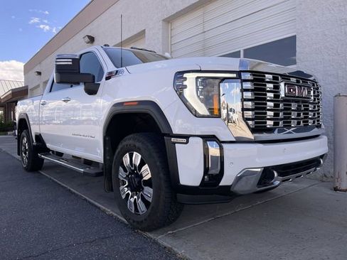 Used 2025 GMC Sierra 3500 Denali w/ Denali Reserve Package AWD/4WD image 10