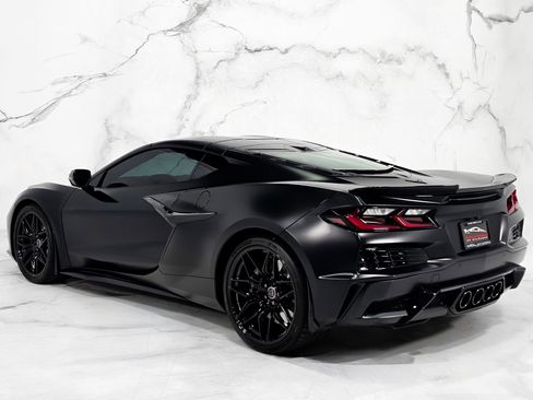 Used 2025 Chevrolet Corvette Z06 w/ Stealth Interior Trim Package RWD image 9
