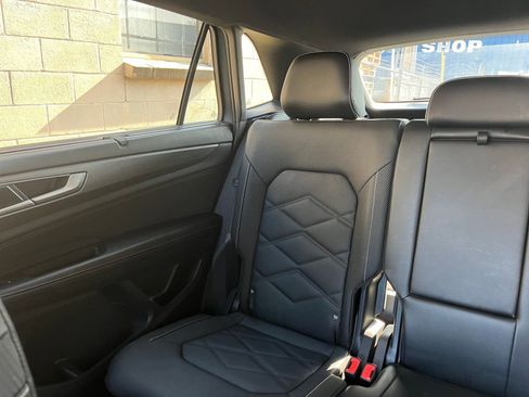 Used 2025 Volkswagen Atlas Cross Sport SE image 42