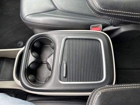 Used 2024 Chrysler Pacifica Touring-L FWD image 30