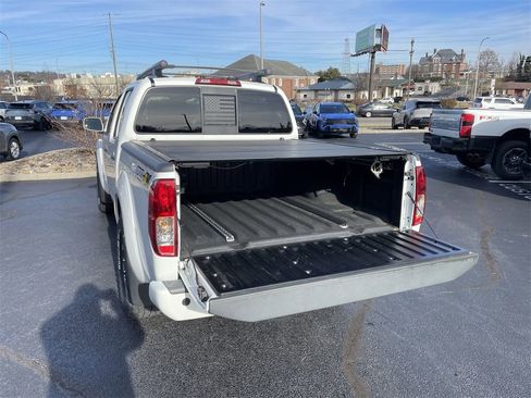 Used 2020 Nissan Frontier PRO-4X image 38