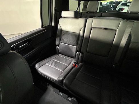 Used 2025 Chevrolet Suburban LT image 12