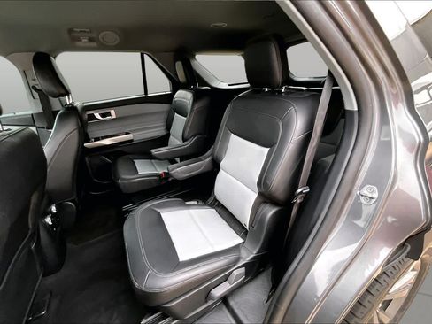 Used 2023 Ford Explorer XLT w/ Equipment Group 202A RWD image 12