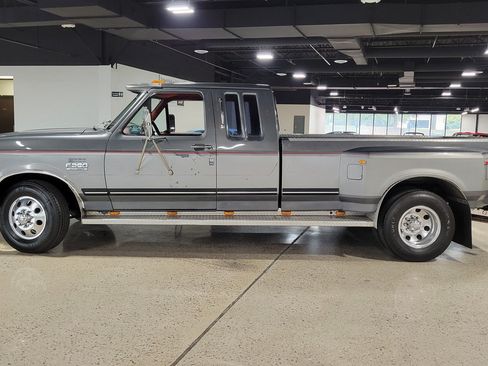 Used 1987 Ford F250 2WD SuperCab image 3