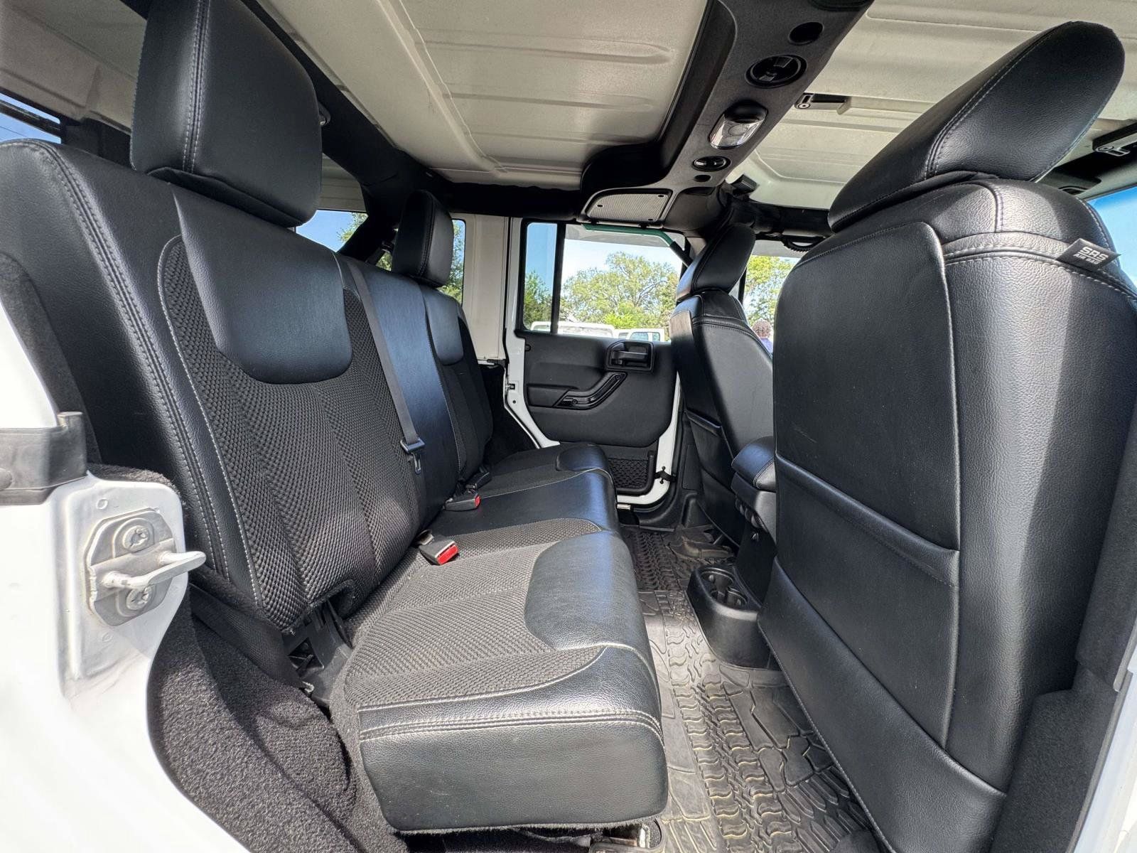 Used 2017 Jeep Wrangler Unlimited Sahara AWD/4WD image 16