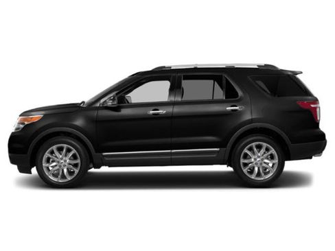 Used 2015 Ford Explorer XLT w/ Equipment Group 202B image 2