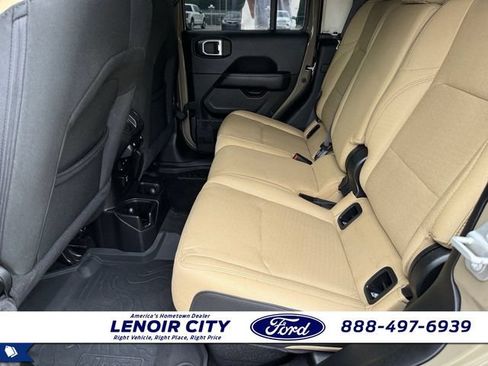 Used 2020 Jeep Gladiator Overland AWD/4WD image 9