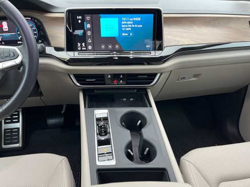 Certified 2025 Volkswagen Atlas SE image 13