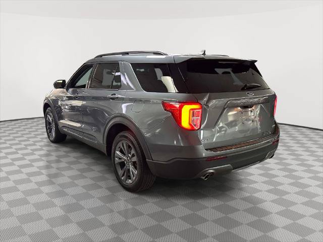 Used 2022 Ford Explorer XLT w/ Equipment Group 202A AWD/4WD image 4