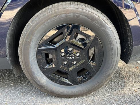 Used 2026 Kia Carnival FWD image 34