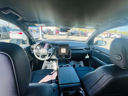 New 2026 GMC Acadia Elevation w/ Elevation Premium Package image 17