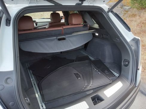 Used 2025 Cadillac XT5 Sportv w/ LPO, Red Accent Package image 24