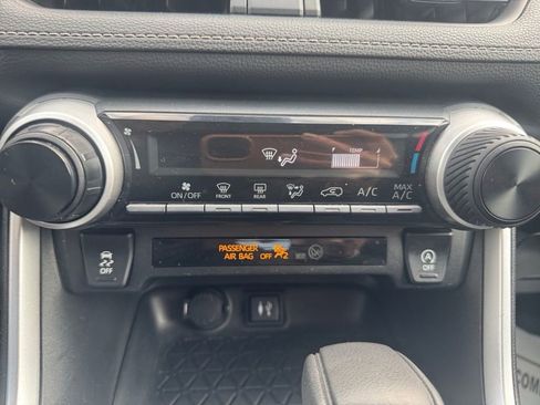 Used 2019 Toyota RAV4 LE AWD/4WD image 22