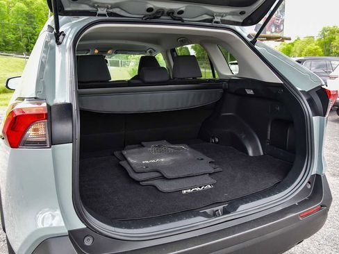 Used 2021 Toyota RAV4 XLE w/ Carpet Mat Package (TMS) AWD/4WD image 13