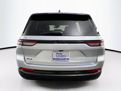 Used 2023 Jeep Grand Cherokee Altitude AWD/4WD image 6