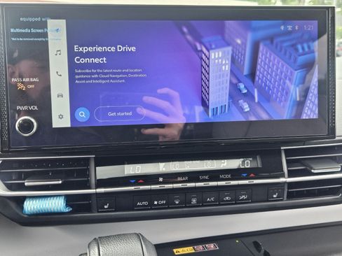 Certified 2025 Toyota Sienna XLE FWD image 20