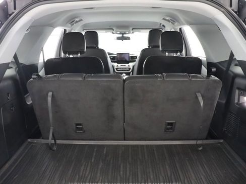 Used 2022 Ford Explorer XLT w/ Equipment Group 202A AWD/4WD image 39