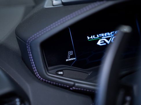 Used 2023 Lamborghini Huracan EVO RWD image 22