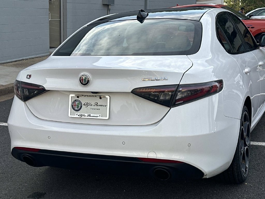 Used 2024 Alfa Romeo Giulia Ti AWD/4WD image 11