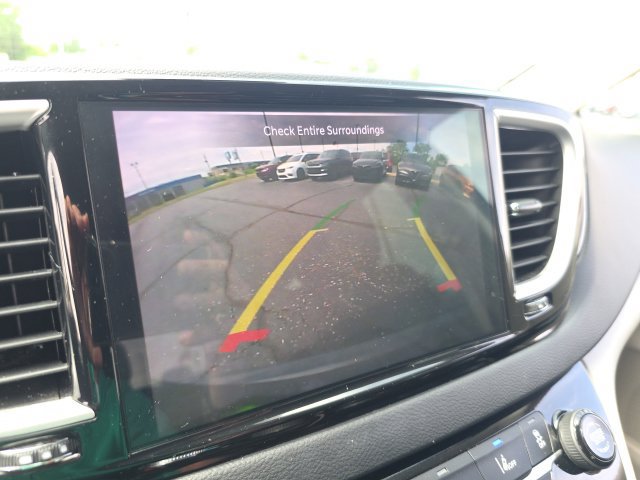 Used 2023 Chrysler Pacifica Touring-L FWD image 22