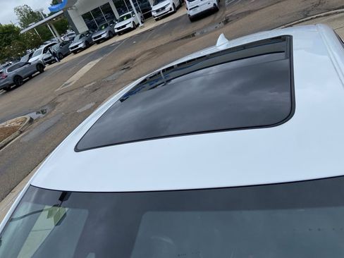 Used 2024 Chevrolet Malibu LT FWD image 28