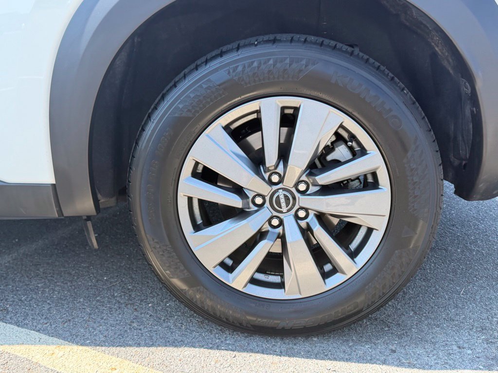 Used 2025 Nissan Pathfinder SV AWD/4WD image 12